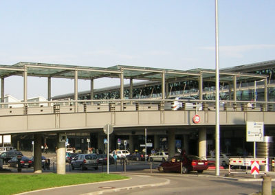 Flughaften Stuttgart: Brücken Terminal 3