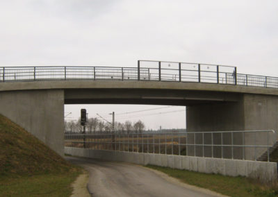 Langweid: Brücke über die Bahn